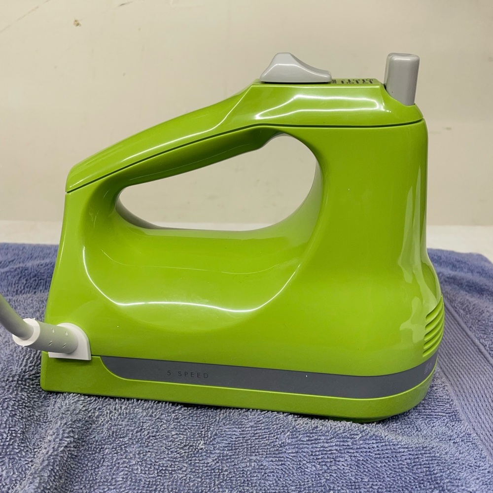Kitchen aid Green Apple Color 5-Speed Hand Mixer with beaters only - Picture 4 of 9